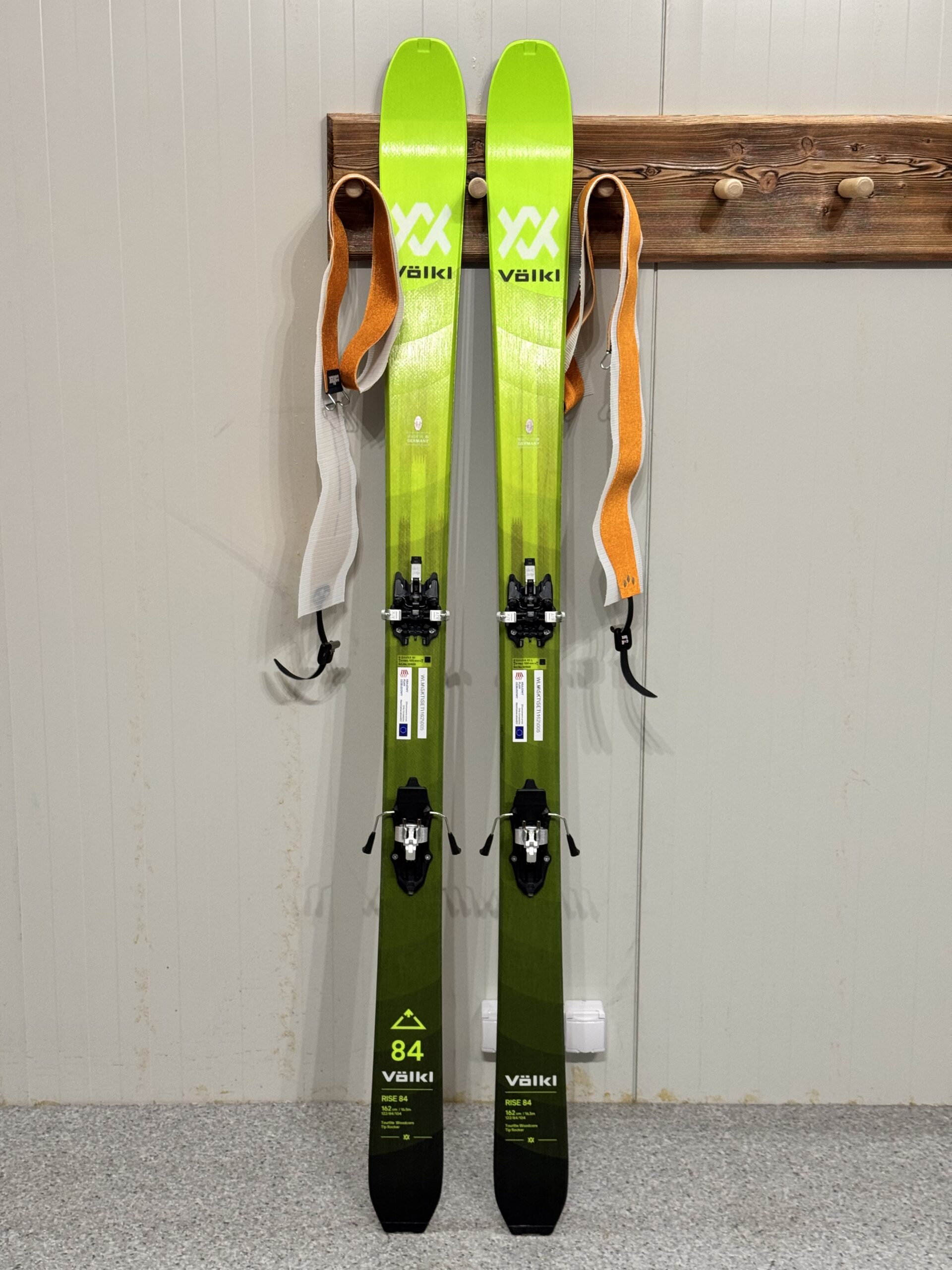 #05 - Skitoury - NARTY VOLKL RISE 162 CM