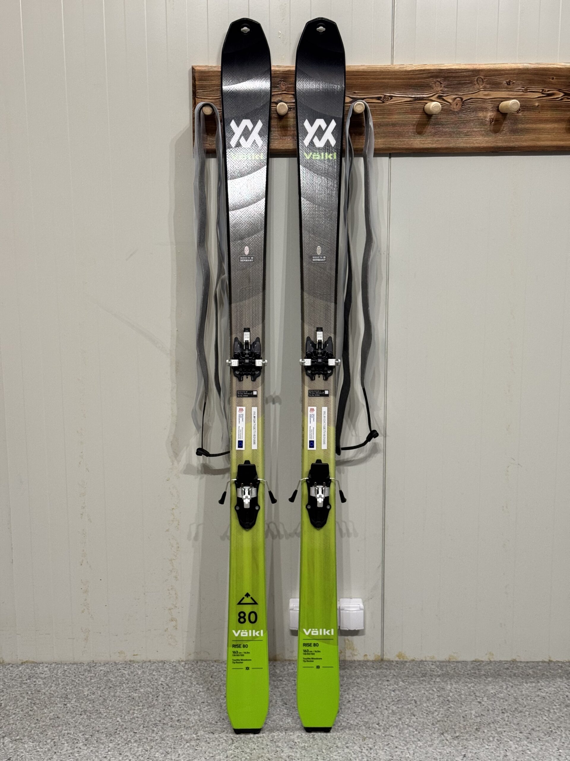 #06 - Skitoury - NARTY VOLKL RISE 163 CM