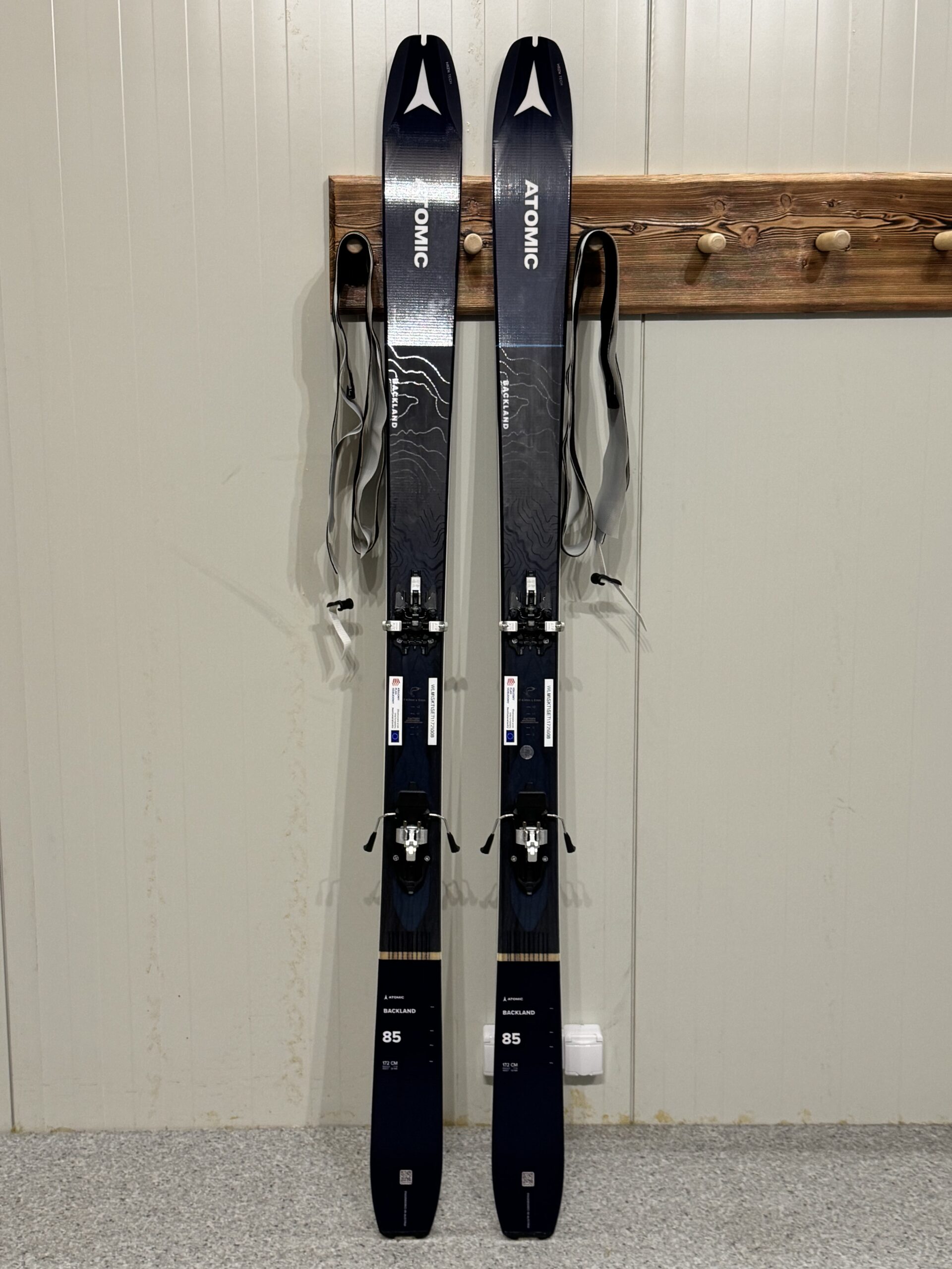 #08 - Skitoury - NARTY ATOMIC BACKLAND 172 CM
