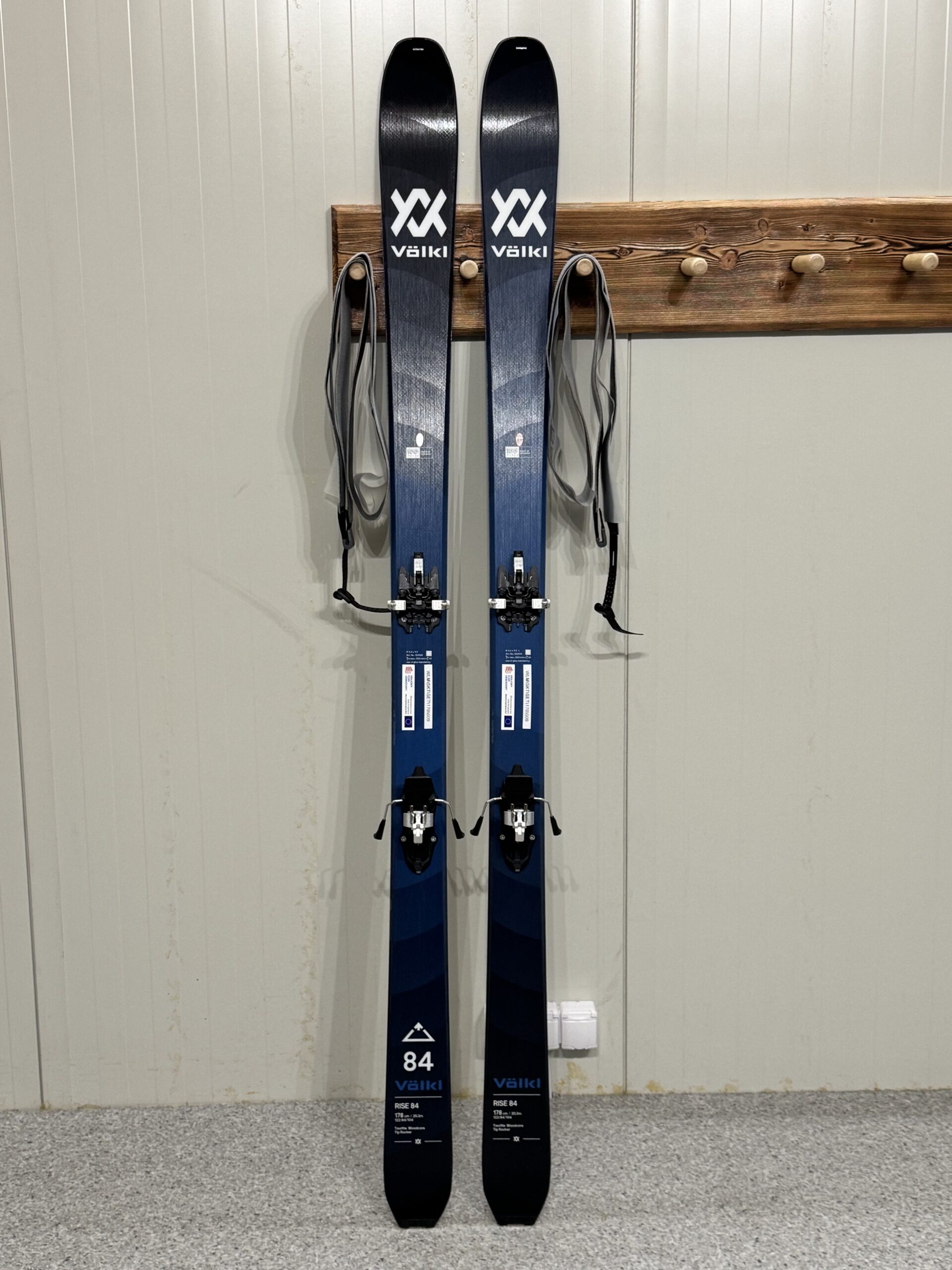 #09 - Skitoury - NARTY VOLKL RISE 178 CM